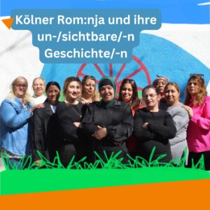 Auf dem Bild sehen Sie die Teilnehmerinnen des Deutschkurses von Wila Borrings im ROM e.V. Am 9. Mai 2025 lasen sie bei einer festlichen Veranstaltung selbst verfasste Gedichte zum Thema „Wenn ich an meine Geschichte denke, denke ich an…“. Die Texte wurden auf Romanes, Serbisch und Deutsch zu Gehör gebracht.